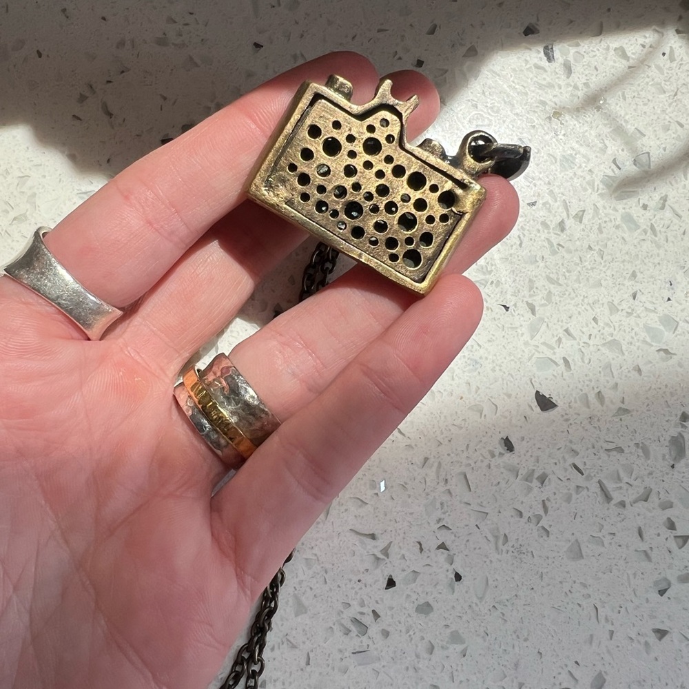 Vintage Style Black and Gold Camera Pendant - Picture 11 of 11